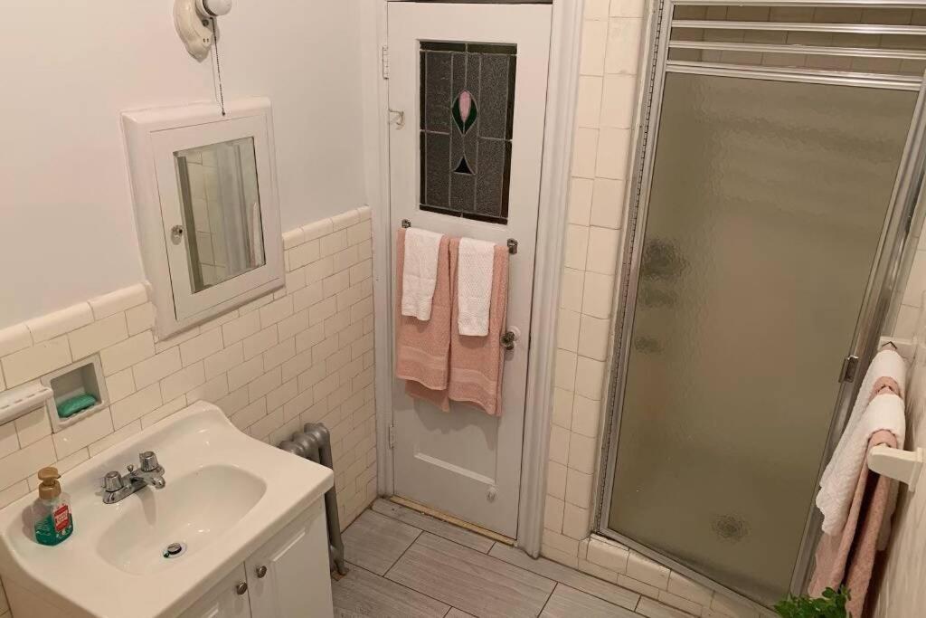 Cozy 2 Bedroom Apartment In Queens Нью-Йорк Екстер'єр фото